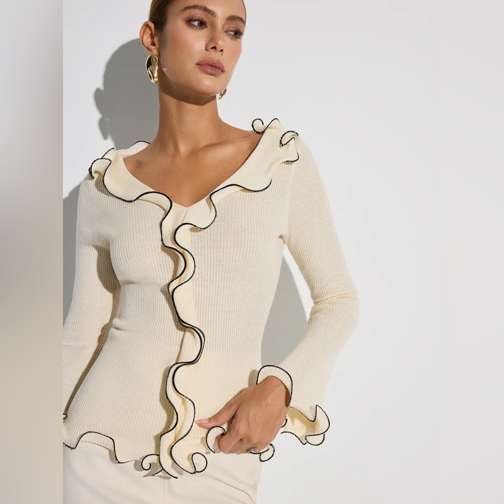 COMMENSE Contrast Trim Ruffled Sweater - size Medium - Picture 4 of 7